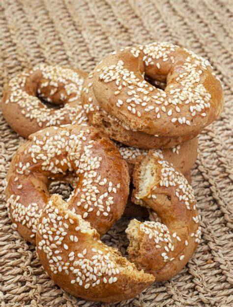 Verschiedene traditionelle griechische Kekse nebeneinander