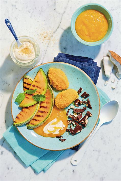 Verschiedene vegane Eisvarianten: Schoko, Cashew, Melone, Beeren-Minze