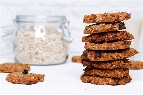 Verschiedene vegane Tortenboden-Varianten: Hafer, Nuss, Glutenfrei