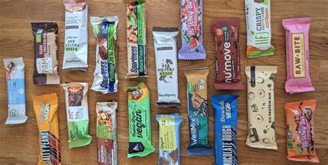 Verschiedene vegane und laktosefreie Proteinriegel