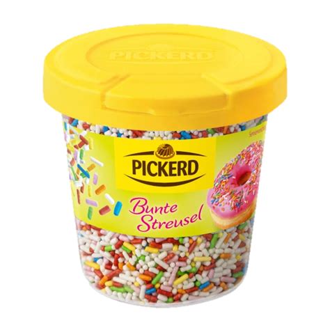 Verschiedene vorbereitete Zutaten, Dosenfrüchte und bunte Streusel