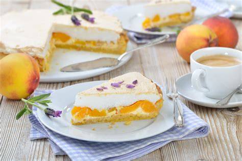 Verschiedene zuckerfreie Kuchen auf einer Kaffeetafel