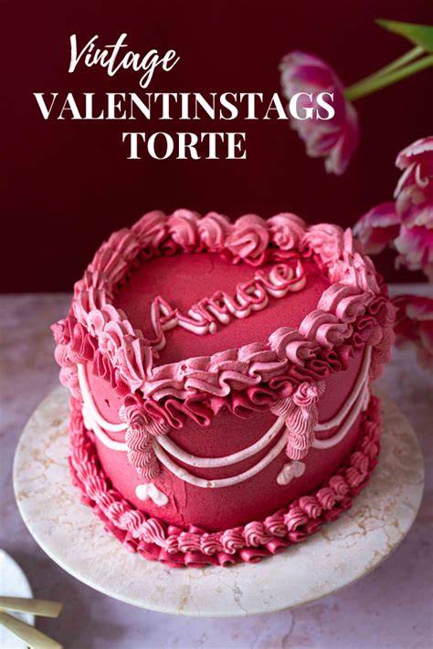 Verschlungene Herztorte im Marie Antoinette-Stil, pink und dekorativ