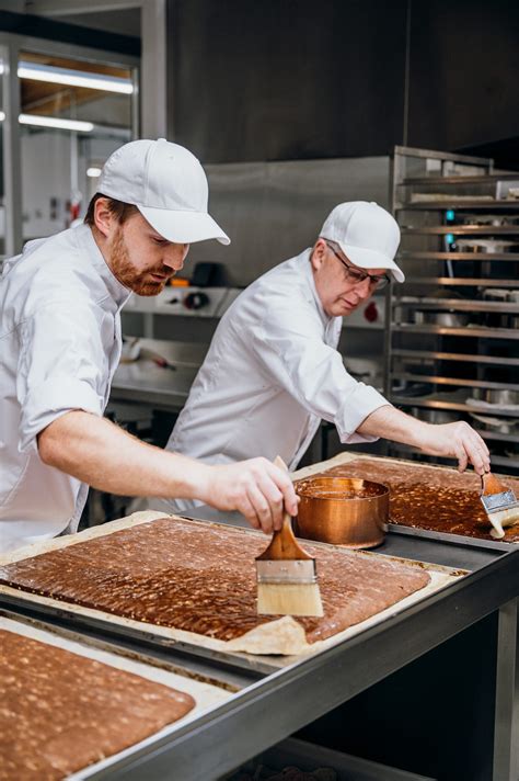 Versuchsbackstube mit Lebkuchenproben