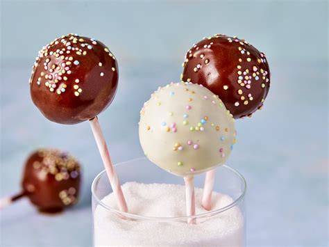 Verwendung von Kuchenresten: Cake Pops, Toppings, Trifle