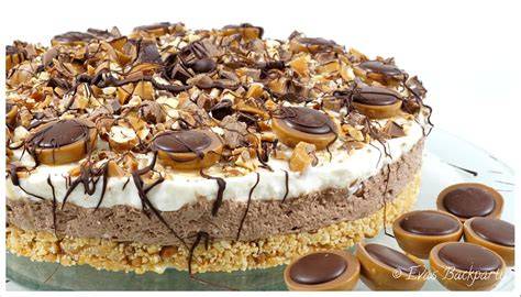 Verzierte Toffifee Torte mit Toffifee-Hälften und Schokoladendekor