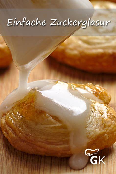 Verziertes Gebäck mit Zuckerglasur