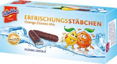 Verzierung: Sahnetupfen und Erfrischungsstäbchen