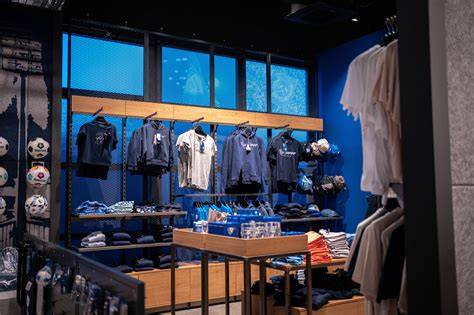 VfL Fanshop Stadioncenter: Innenansicht und Empfangsbereich
