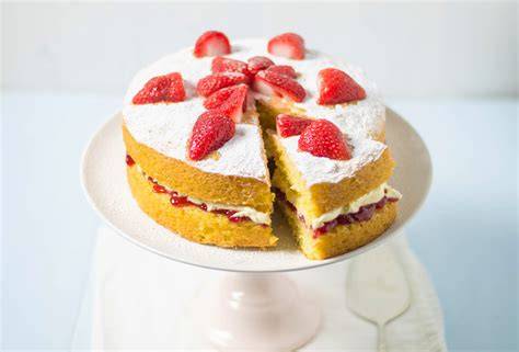 Victoria Sponge Cake: Dekoration und servieren