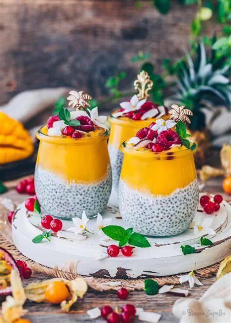 Vielfältige Chia Pudding Varianten: Beeren, Kokos-Mango, Schoko