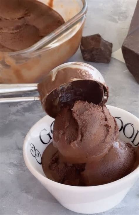 Vielfältige Dessert-Ideen rund ums Schokoeis