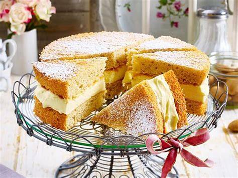 Vielfältige Torten mit Puddingcreme - Serviervorschläge