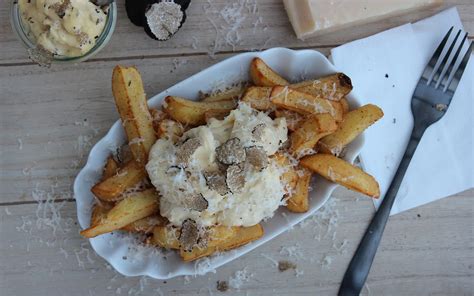 Vielfältige Verwendungsmöglichkeiten von Trüffel Mayonnaise: Pommes, Gegrilltes, Brot