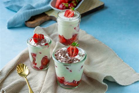 Vielfältige schnelle Desserts: Quark, Joghurt, Pudding, Schichtdesserts im Glas