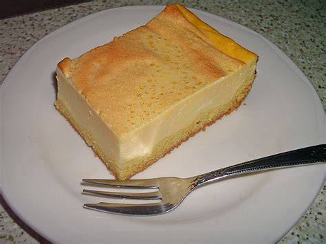 Vielfalt an Käsekuchen-Variationen auf dem Blech