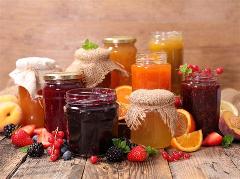 Vielfalt an Marmelade-, Konfitüre- und Gelee-Gläsern