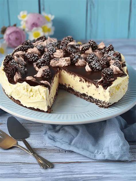 Vielfalt an No-Bake-Kühlschranktorten: Obst, Schokolade und vegane Varianten