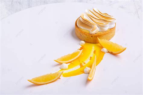 Vielfalt an Orangen-Desserts auf einem Tisch präsentiert