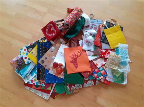 Vielfalt an Schoko-Nikoläusen in verschiedenen Größen und Verpackungen