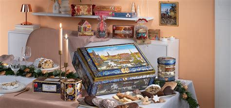 Vielfalt der Lebkuchen-Sorten von Schmidt auf einem Präsentationstisch