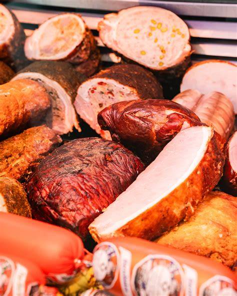 Vielfalt hausgemachter Torten und festlicher Schokoladenpräsente