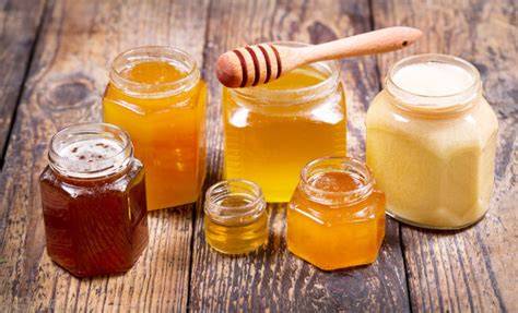 Vielfalt von Honigsorten: Blütenhonig, Waldhonig, Manuka
