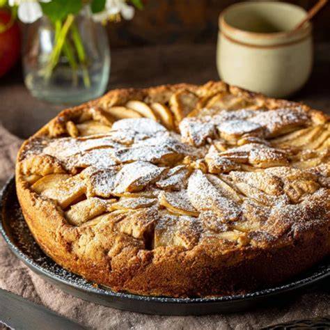 Vielseitige Apfelkuchen-Variationen und frisches Backzubehör