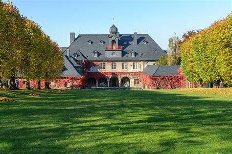 Villa Bergfried und Schloss Wetzelstein - Zeugnisse der Schokoladengeschichte in Saalfeld