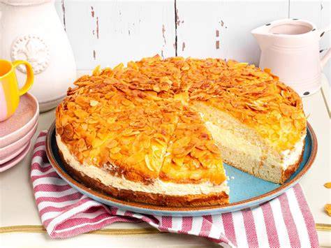 Vintage-Fotomontage: Omas Kuchenklassiker (Käsekuchen, Bienenstich, Selterskuchen, Kalter Hund)