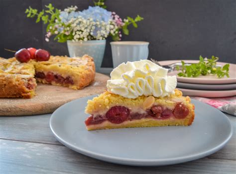 Vintage-Rezeptkarte: Omas Kirsch-Streuselkuchen, handschriftlich