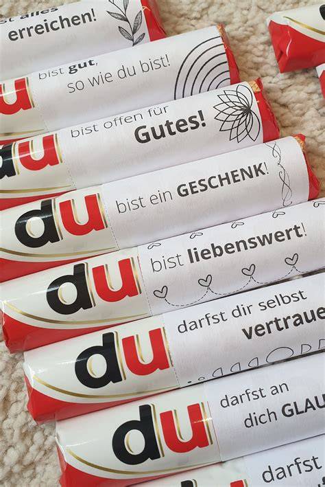 Vintage-Werbeplakate für Schokoriegel und Retro-Verpackungen
