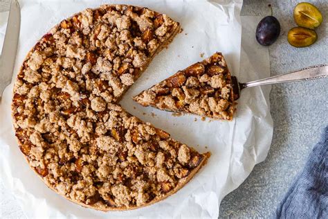 Vollkorn-Pflaumenkuchen mit Streuseln