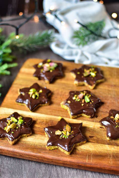 Vollwertige Weihnachtskekse mit Schokoladenglasur