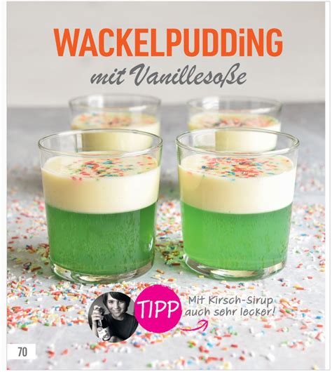 Wackelpudding in Biergläsern mit Aprikosenwürfeln