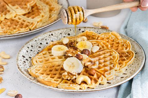 Waffel mit Ahornsirup und Bananen