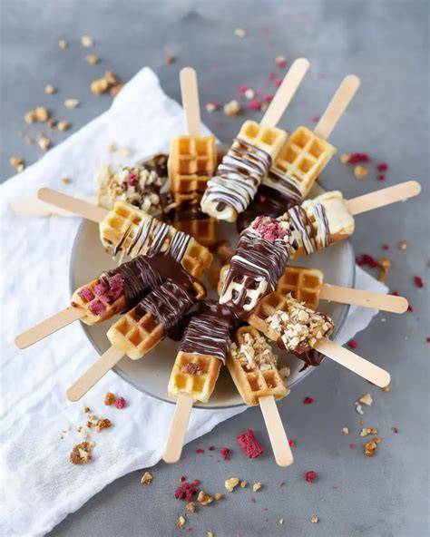 Waffel-Lollies: Herstellung, Verzierung, Servieren