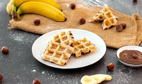 Waffel-Pfännchen mit Banane und Nutella