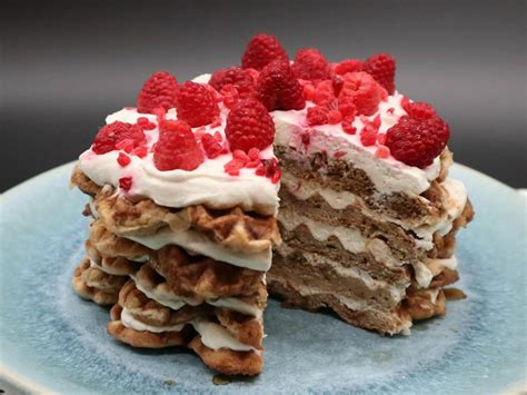 Waffel-Tiramisu in Springform mit Beerengrütze
