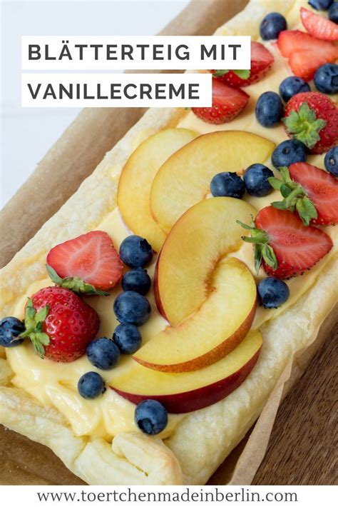 Waffel-Torte mit Vanillecreme und frischem Obst