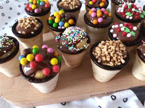 Waffelbecher Muffins bunt verziert - perfekt für den Kindergeburtstag