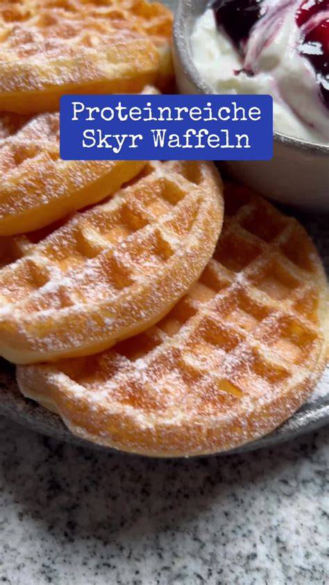 Waffeleisen und Zutaten: Eier, Skyr, Proteinpulver, Mehl