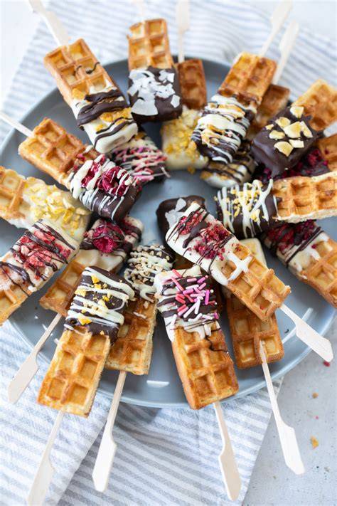 Waffeln am Stiel auf einem Kindergeburtstag