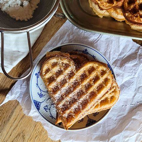 Waffeln mit Sauerteigresten: Inspirationen süß und deftig