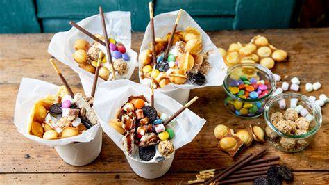 Waffeln und süße Spezialitäten in Augsburg - Collage aus Bubble Waffle, Belgian Waffle und Churros