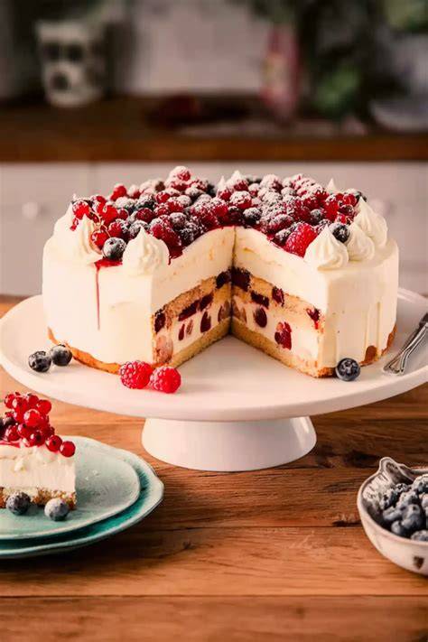 Waldbeeren Sahne Torte Variationen