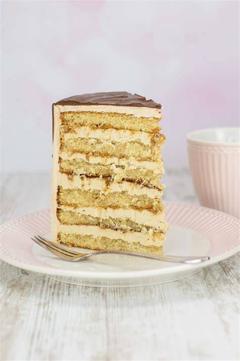 Walnuss-Krokant-Torte als festliche Torte zum Kaffee