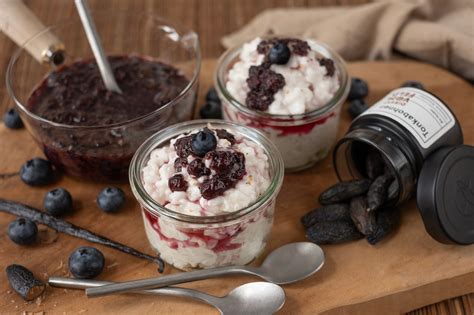 Warm serviertes Grießdessert mit Tonkabohne und Zimt