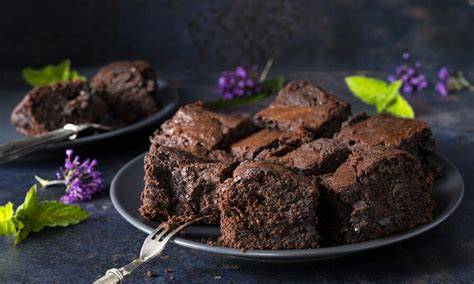 Warme Brownies und frische Sorbets im modernen Dessert-Stil