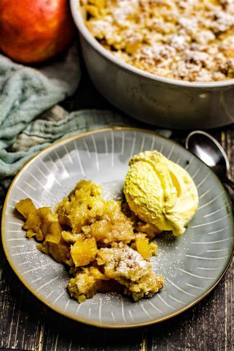 Warmer Apfel Crumble mit Vanilleeis